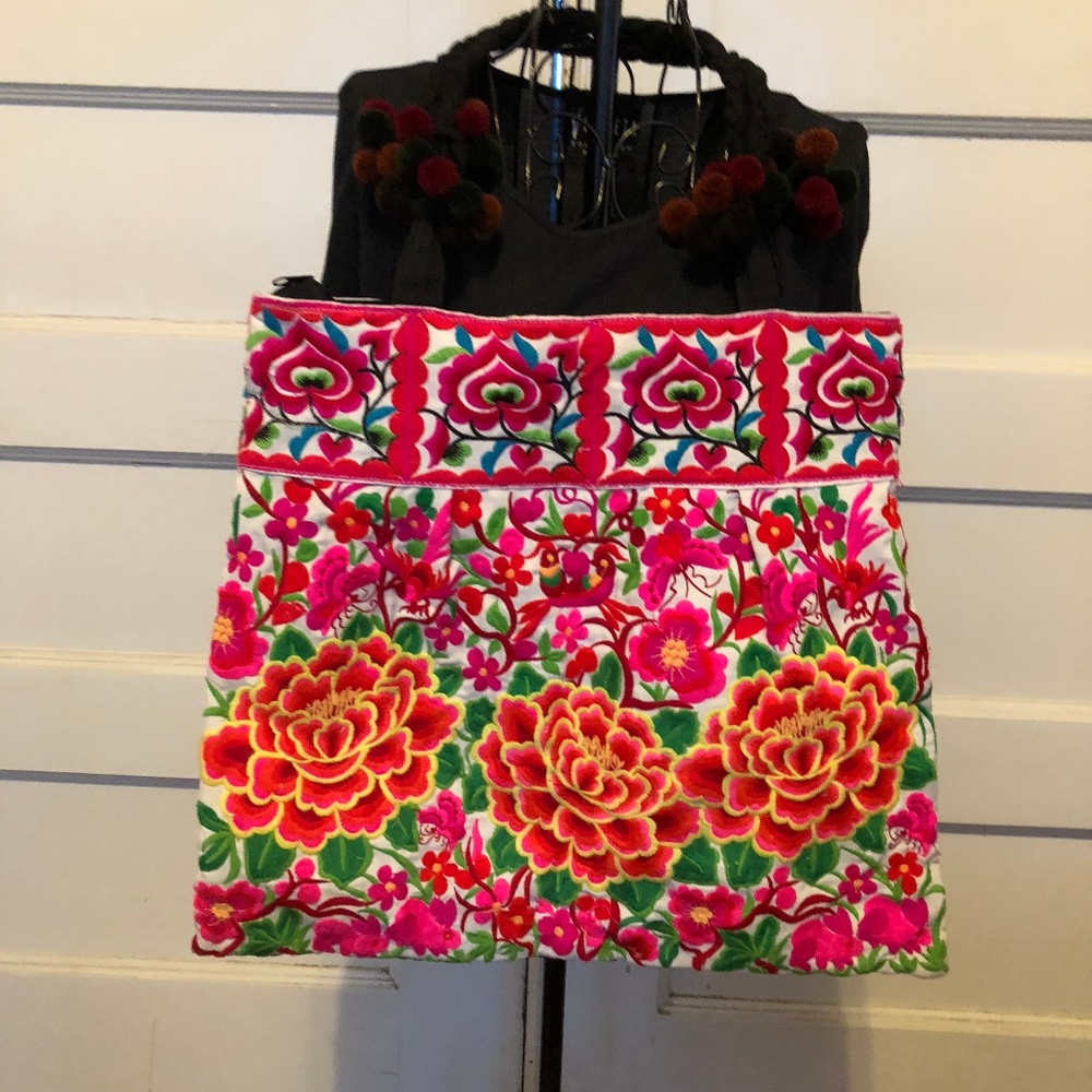 Cambodia artisanal embroidered big floral tote - Picture 2 of 8